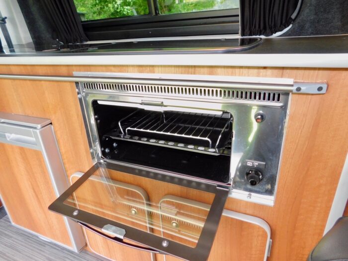 Camper King VW 4 Berth Camper Van 2.0 Tdi with 5 Seatbelts. Only 42,000 miles and 2 owners from New. 2014 64 plate. £34,999 - Image 28
