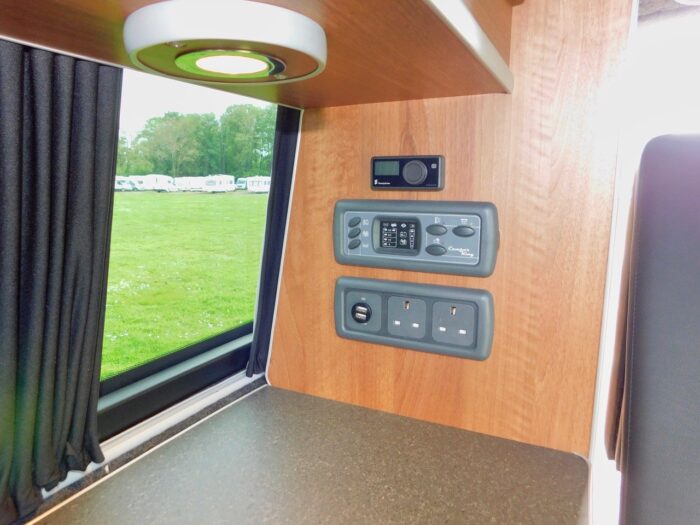 Camper King VW 4 Berth Camper Van 2.0 Tdi with 5 Seatbelts. Only 42,000 miles and 2 owners from New. 2014 64 plate. £34,999 - Image 20
