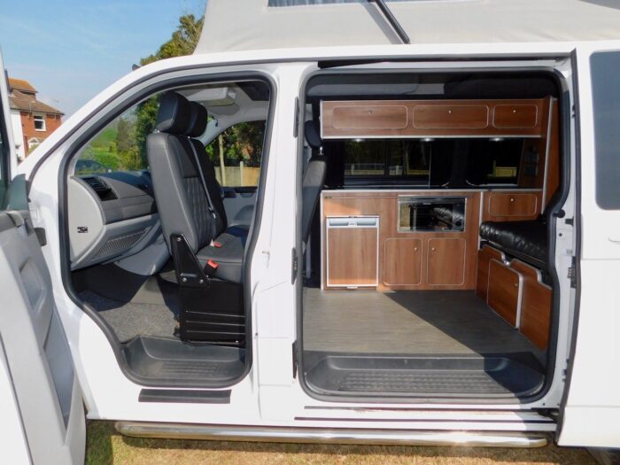 Camper King VW 4 Berth Camper Van 2.0 Tdi with 5 Seatbelts. Only 42,000 miles and 2 owners from New. 2014 64 plate. £34,999 - Image 6