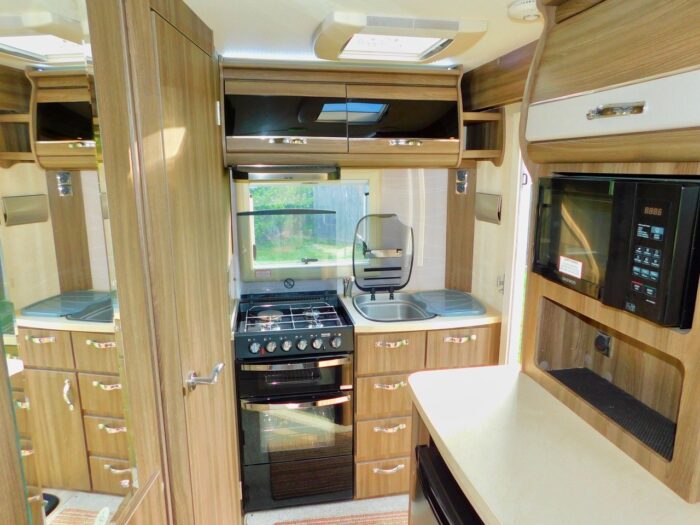 Auto-Sleeper Broadway Luxury 2 Berth. Peugeot 2.0L. 2017 with Only 21,153 Miles from New. Only 6.28m Long. £47,999 - Image 25