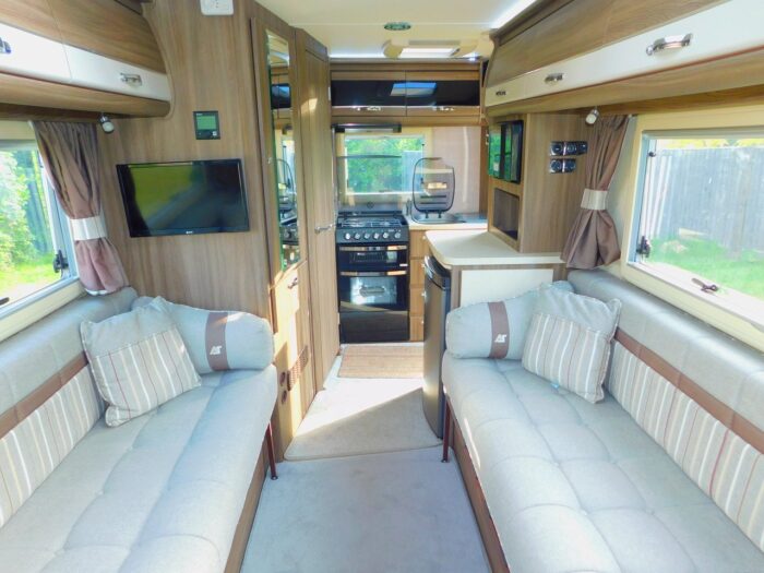 Auto-Sleeper Broadway Luxury 2 Berth. Peugeot 2.0L. 2017 with Only 21,153 Miles from New. Only 6.28m Long. £47,999 - Image 11