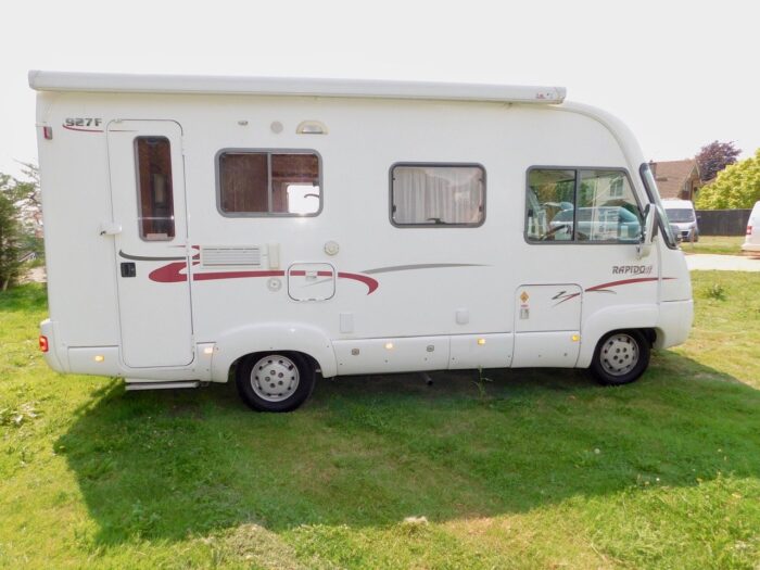 Rapido 927F Luxury 4 Berth Motorhome with 4 x Seat Belts. Fiat 2.8 Hdi with Spacious Lounge and 2 x Double Beds. Only 5.99m Long. £32,000 - Image 28