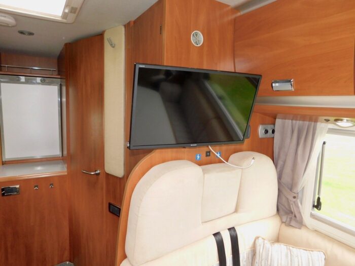 Laika Rexosline 680 LHD with Automatic Gearbox 5 Berth with 4 x Seat Belts. Late 2008 with only 71,000 miles from New with FSH.. £36,999 - Image 13