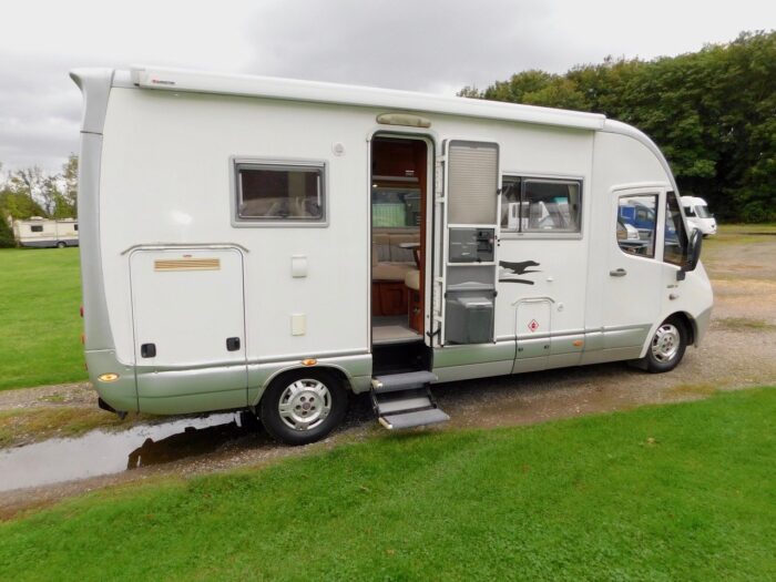 Laika Rexosline 680 LHD with Automatic Gearbox 5 Berth with 4 x Seat Belts. Late 2008 with only 71,000 miles from New with FSH.. £36,999 - Image 9