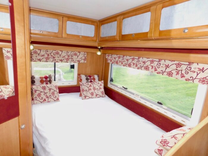 RAPIDO 786F Fiat 2.8 Jtd 4 Berth with Fixed Rear French DOUBLE Corner BED. Only 60,000 miles from New. £24,999 - Image 15