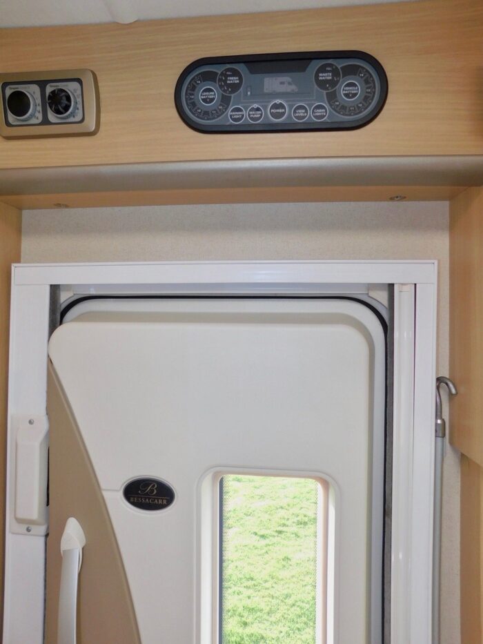 Bessacarr E695 Luxury 4 Berth with 4 x 3 point Seat Belts and 2 x Seating and Dining Areas. Only 7m Long. (Deposit Now Taken) - Image 10