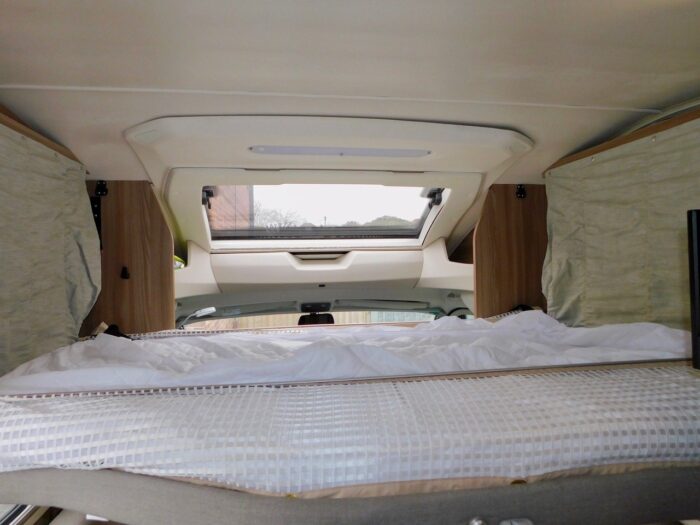 Bessacarr 424 Fiat 2.3 - 2 130 bhp. 4 Berth with 4 x 3 point Seat Belts. Plated Weight 3500 Kgs and Only 5.99m Long and 2.82m High and 2.38m Wide. £47,999 - Image 11
