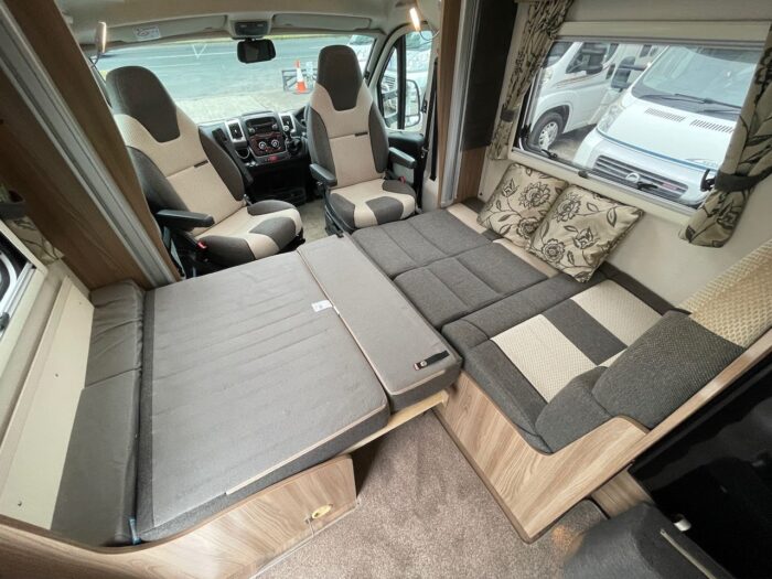 Bessacarr 424 Fiat 2.3 - 2 130 bhp. 4 Berth with 4 x 3 point Seat Belts. Plated Weight 3500 Kgs and Only 5.99m Long and 2.82m High and 2.38m Wide. £47,999 - Image 3