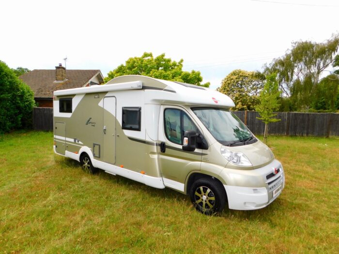 BURSTNER Ixeo IT 726 Luxury 4 Berth 2011 Motorhome with Large Garage, Twin Rear Beds or a Huge Double and a Double Drop Down Bed. Only 5,370 miles from New £39,999