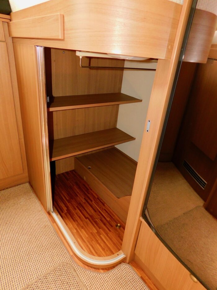 BURSTNER Ixeo IT 726 Luxury 4 Berth 2011 Motorhome with Large Garage, Twin Rear Beds or a Huge Double and a Double Drop Down Bed. Only 5,370 miles from New £39,999 - Image 23