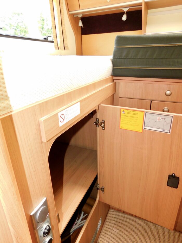 BURSTNER Ixeo IT 726 Luxury 4 Berth 2011 Motorhome with Large Garage, Twin Rear Beds or a Huge Double and a Double Drop Down Bed. Only 5,370 miles from New £39,999 - Image 26