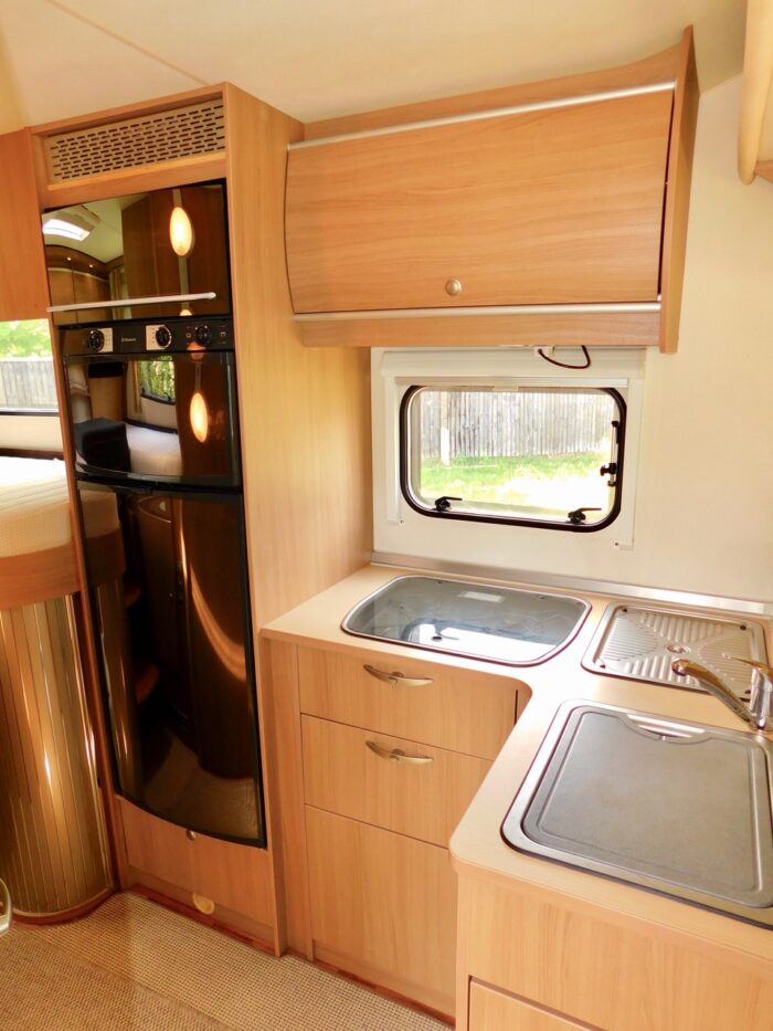 BURSTNER Ixeo IT 726 Luxury 4 Berth 2011 Motorhome with Large Garage, Twin Rear Beds or a Huge Double and a Double Drop Down Bed. Only 5,370 miles from New £39,999 - Image 12