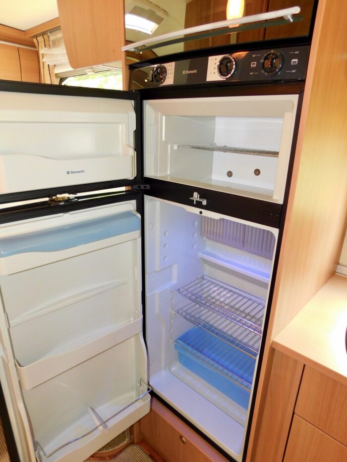 BURSTNER Ixeo IT 726 Luxury 4 Berth 2011 Motorhome with Large Garage, Twin Rear Beds or a Huge Double and a Double Drop Down Bed. Only 5,370 miles from New £39,999 - Image 14
