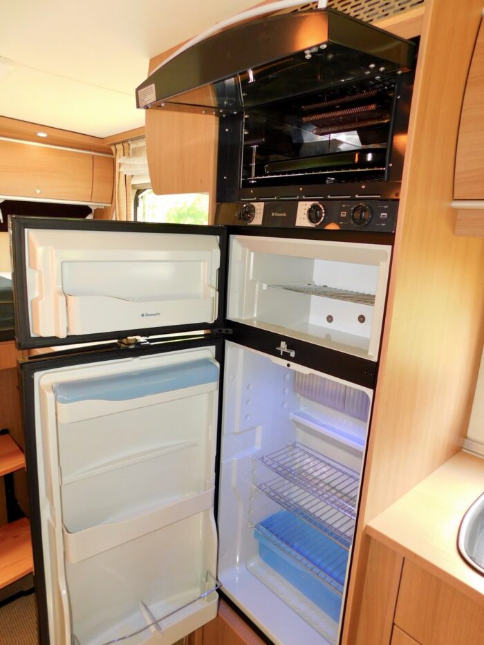 BURSTNER Ixeo IT 726 Luxury 4 Berth 2011 Motorhome with Large Garage, Twin Rear Beds or a Huge Double and a Double Drop Down Bed. Only 5,370 miles from New £39,999 - Image 13