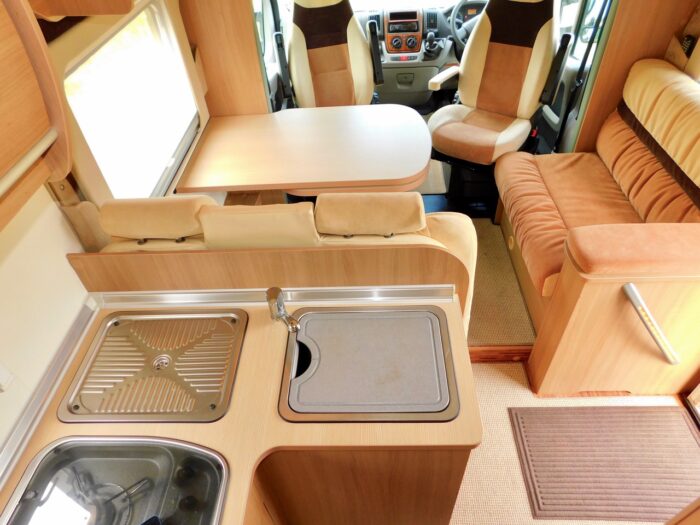 BURSTNER Ixeo IT 726 Luxury 4 Berth 2011 Motorhome with Large Garage, Twin Rear Beds or a Huge Double and a Double Drop Down Bed. Only 5,370 miles from New £39,999 - Image 9