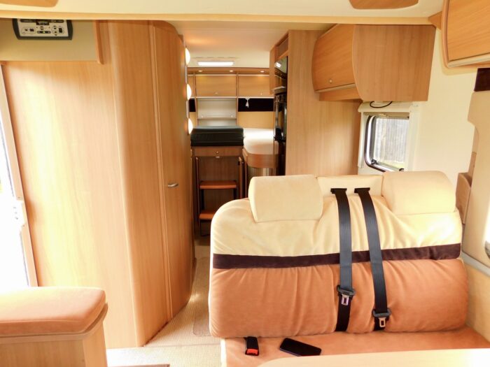 BURSTNER Ixeo IT 726 Luxury 4 Berth 2011 Motorhome with Large Garage, Twin Rear Beds or a Huge Double and a Double Drop Down Bed. Only 5,370 miles from New £39,999 - Image 4