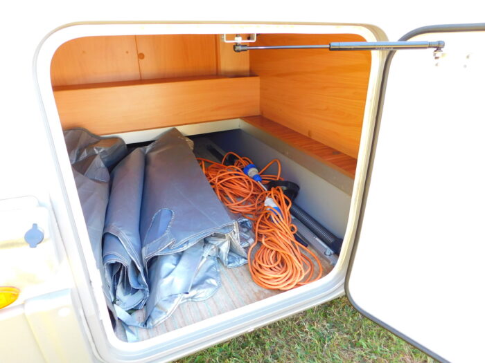 BURSTNER Solano T615 3 to 4 Berth, 4 Seatbelts 6.9m long and 2.3m Wide with a Gross Weight of 3500kg Sold - Image 28