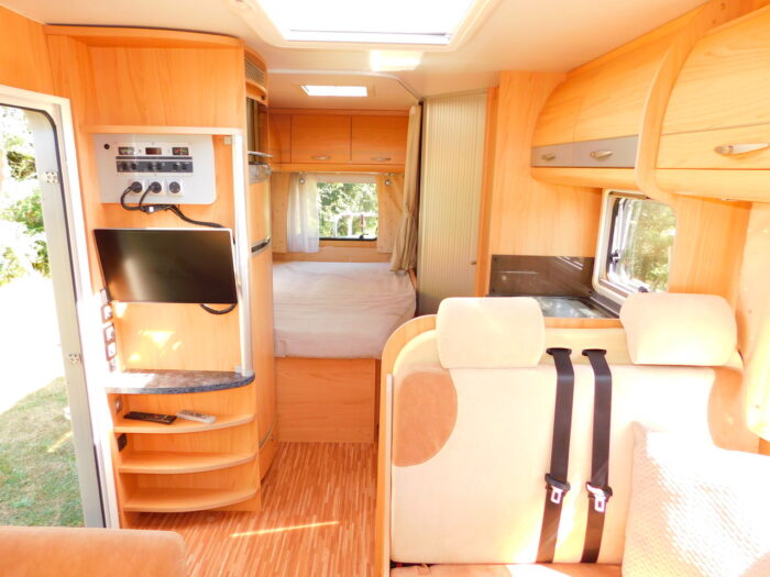 BURSTNER Solano T615 3 to 4 Berth, 4 Seatbelts 6.9m long and 2.3m Wide with a Gross Weight of 3500kg Sold - Image 15