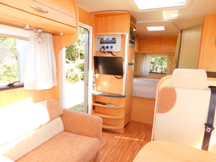 BURSTNER Solano T615 3 to 4 Berth, 4 Seatbelts 6.9m long and 2.3m Wide with a Gross Weight of 3500kg Sold - Image 17