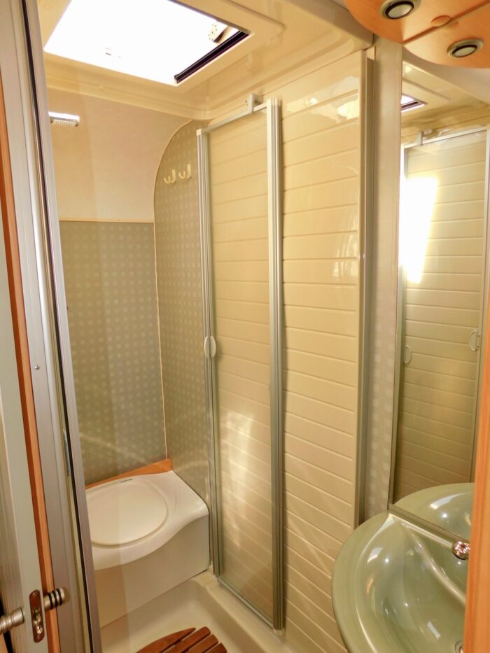 BURSTNER Solano T615 3 to 4 Berth, 4 Seatbelts 6.9m long and 2.3m Wide with a Gross Weight of 3500kg Sold - Image 22