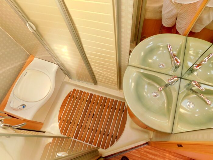 BURSTNER Solano T615 3 to 4 Berth, 4 Seatbelts 6.9m long and 2.3m Wide with a Gross Weight of 3500kg Sold - Image 21