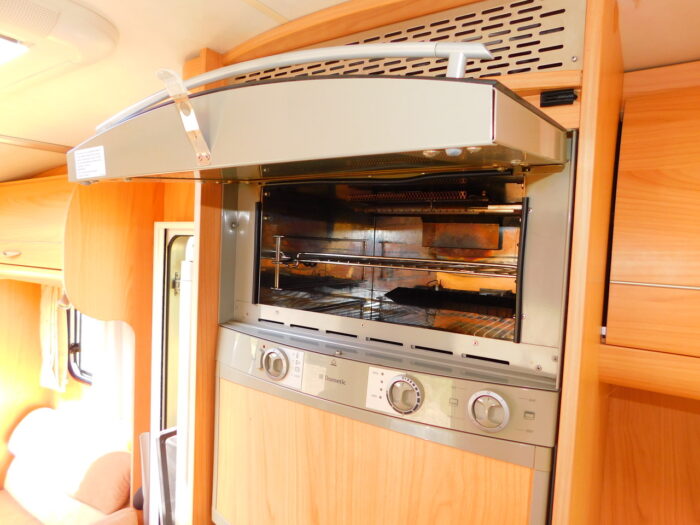 BURSTNER Solano T615 3 to 4 Berth, 4 Seatbelts 6.9m long and 2.3m Wide with a Gross Weight of 3500kg Sold - Image 13