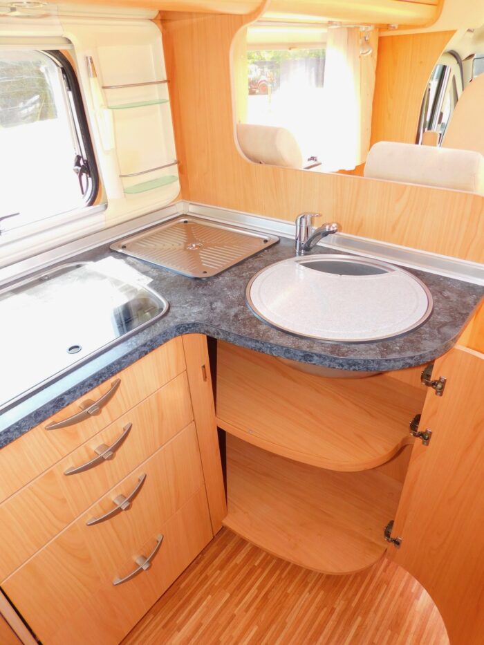 BURSTNER Solano T615 3 to 4 Berth, 4 Seatbelts 6.9m long and 2.3m Wide with a Gross Weight of 3500kg Sold - Image 12