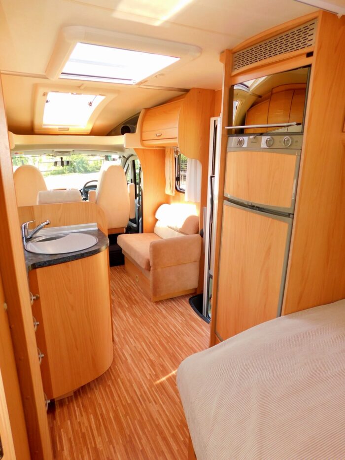 BURSTNER Solano T615 3 to 4 Berth, 4 Seatbelts 6.9m long and 2.3m Wide with a Gross Weight of 3500kg Sold - Image 11