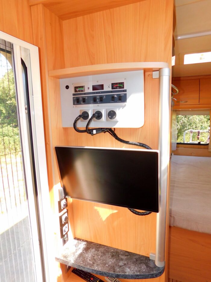 BURSTNER Solano T615 3 to 4 Berth, 4 Seatbelts 6.9m long and 2.3m Wide with a Gross Weight of 3500kg Sold - Image 19