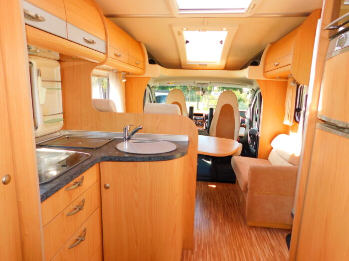 BURSTNER Solano T615 3 to 4 Berth, 4 Seatbelts 6.9m long and 2.3m Wide with a Gross Weight of 3500kg Sold - Image 5