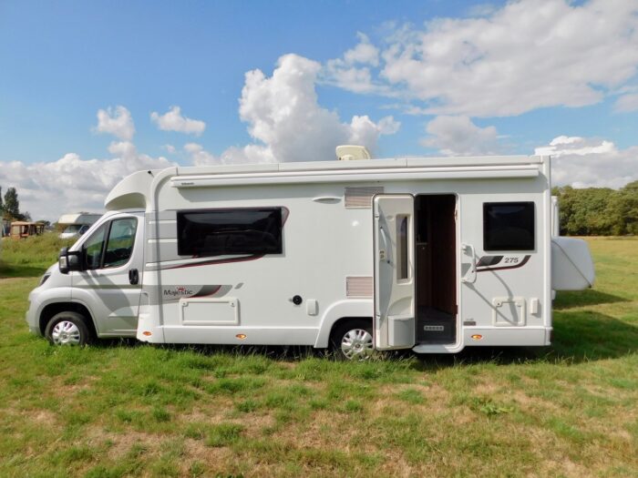 Elddis MAJESTIC 275 Luxury 2 Berth Motorhome with Huge Lounge and Only 4,716 Miles from New. £47,999 - Image 3