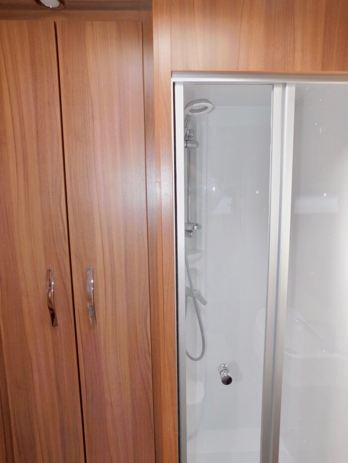 Elddis MAJESTIC 275 Luxury 2 Berth Motorhome with Huge Lounge and Only 4,716 Miles from New. £47,999 - Image 16