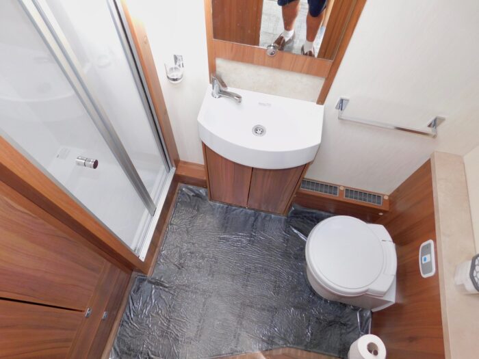 Elddis MAJESTIC 275 Luxury 2 Berth Motorhome with Huge Lounge and Only 4,716 Miles from New. £47,999 - Image 15