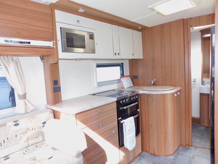 Elddis MAJESTIC 275 Luxury 2 Berth Motorhome with Huge Lounge and Only 4,716 Miles from New. £47,999 - Image 9