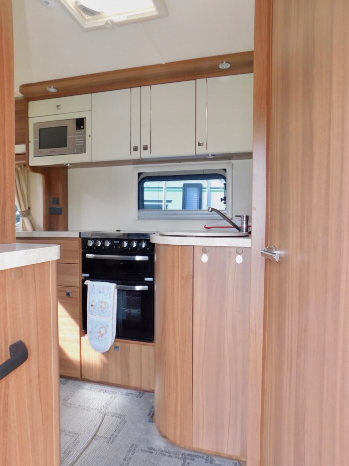 Elddis MAJESTIC 275 Luxury 2 Berth Motorhome with Huge Lounge and Only 4,716 Miles from New. £47,999 - Image 11