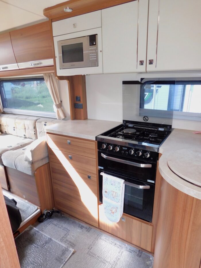 Elddis MAJESTIC 275 Luxury 2 Berth Motorhome with Huge Lounge and Only 4,716 Miles from New. £47,999 - Image 10