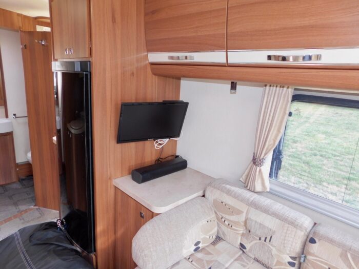 Elddis MAJESTIC 275 Luxury 2 Berth Motorhome with Huge Lounge and Only 4,716 Miles from New. £47,999 - Image 7
