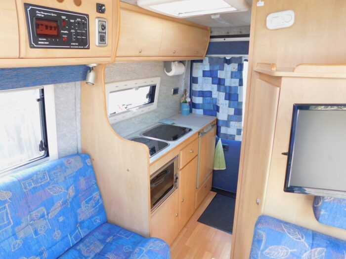 Devon Firebrand Luxury 2 Berth Camper Van with 3 x 3 Point Seat Belts and Under 6m Long. £24,999 - Image 11