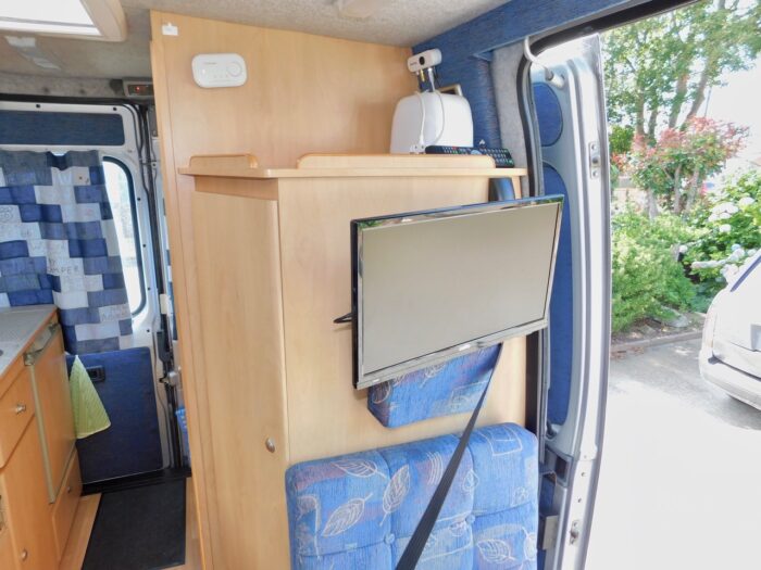 Devon Firebrand Luxury 2 Berth Camper Van with 3 x 3 Point Seat Belts and Under 6m Long. £24,999 - Image 15