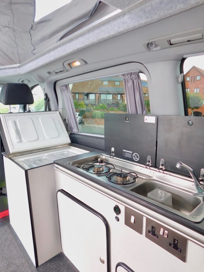 Mercedes-Benz Viano Ambiente 350 V6 Petrol AUTOMATIC With 2021 Luxury 2 Plus 2 Camper Conversion 2 Plus 2 Berth Pop Top. 5.2m Long. ULEZ Compliant.. £20,000 - Image 8