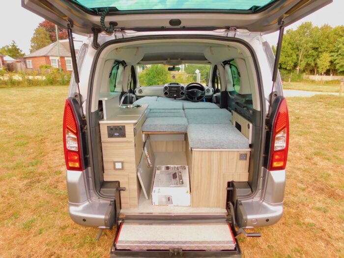 Peugeot Partner 1.6L Hdi with a 2 Berth Horizon Camper Van Conversion that can easily be used as your Everyday Car as well as a Camper Van. 2017 with Only 29,000 miles from New.. £20,000 - Image 10