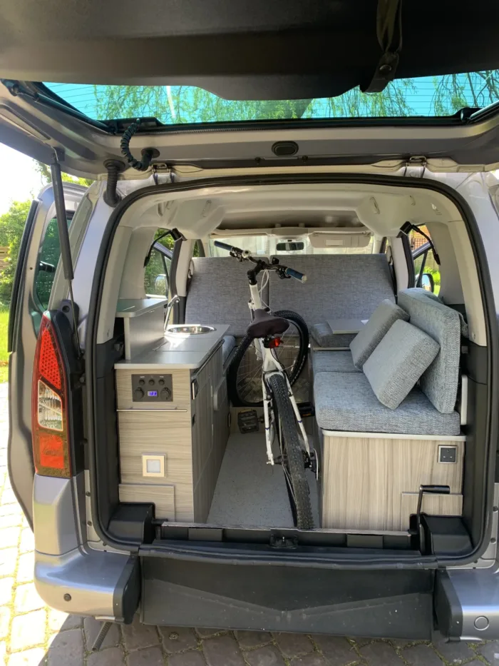 Peugeot Partner 1.6L Hdi with a 2 Berth Horizon Camper Van Conversion that can easily be used as your Everyday Car as well as a Camper Van. 2017 with Only 29,000 miles from New.. £20,000 - Image 4