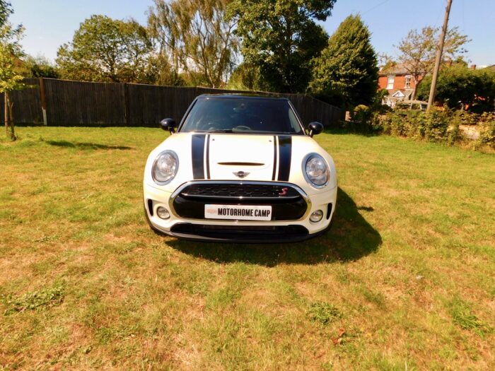 Mini Cooper S Clubman 2.0L Petrol AUTOMATIC John Cooper Works. 2018 with 87,593 miles from New. In Excellent All Round Condition. Panoramic Sunroof, Multi Spoke Gloss Black Alloys. Euro 6. ULEZ Compliant. Now Sold - Image 17