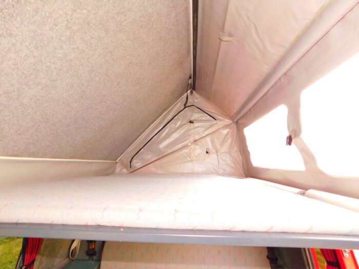 Bilbos VW T4 888 Special Edition Side Raising Pop Top Roof 2 Plus 2 Berth with Side Raising Roof and with Extra Wide Double Beds. 2003. Can be used as your Everyday Vehicle. £17,999 - Image 10