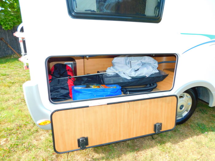 Chausson Flash 14 2012 Ford 2.2 Ddci. 3 to 4 Berth with 4 x 3Point Seat Belts and Only 26,000 miles from New Complete with Cab AIR CONDITIONING, Roof Mounted Solar Panel, Large Roll Out Awning and Bike Rack Deposit Taken - Image 34