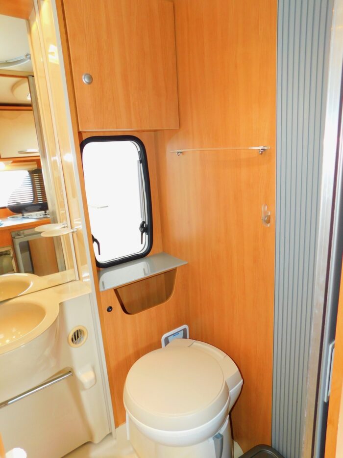 Chausson Flash 14 2012 Ford 2.2 Ddci. 3 to 4 Berth with 4 x 3Point Seat Belts and Only 26,000 miles from New Complete with Cab AIR CONDITIONING, Roof Mounted Solar Panel, Large Roll Out Awning and Bike Rack Deposit Taken - Image 28