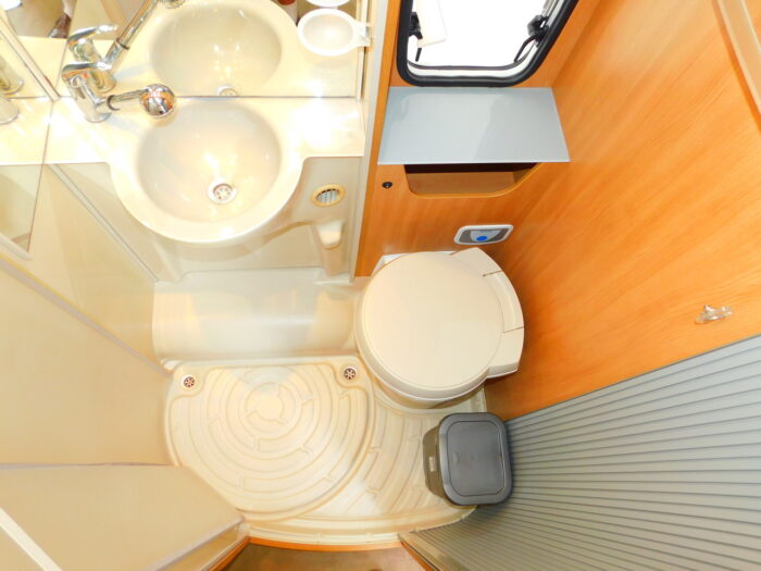Chausson Flash 14 2012 Ford 2.2 Ddci. 3 to 4 Berth with 4 x 3Point Seat Belts and Only 26,000 miles from New Complete with Cab AIR CONDITIONING, Roof Mounted Solar Panel, Large Roll Out Awning and Bike Rack Deposit Taken - Image 27