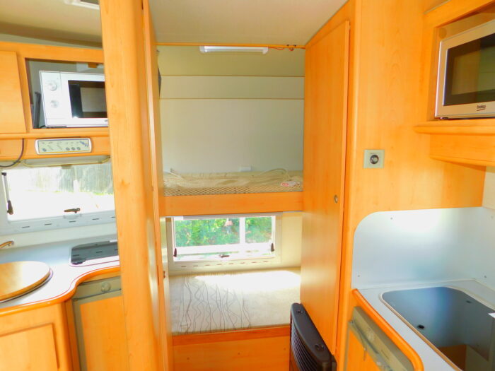 Mobilvetta New Life Peugeot Hdi 5 to 6 Berth with Bunk Beds 56 Plate and low Mileage. Superb Condition Throughout. A Super Motorhome with 4 x Seat Belts, Bunk Beds, Overcab Double Bed and a Convertible Dinette Bed. Now Sold - Image 12