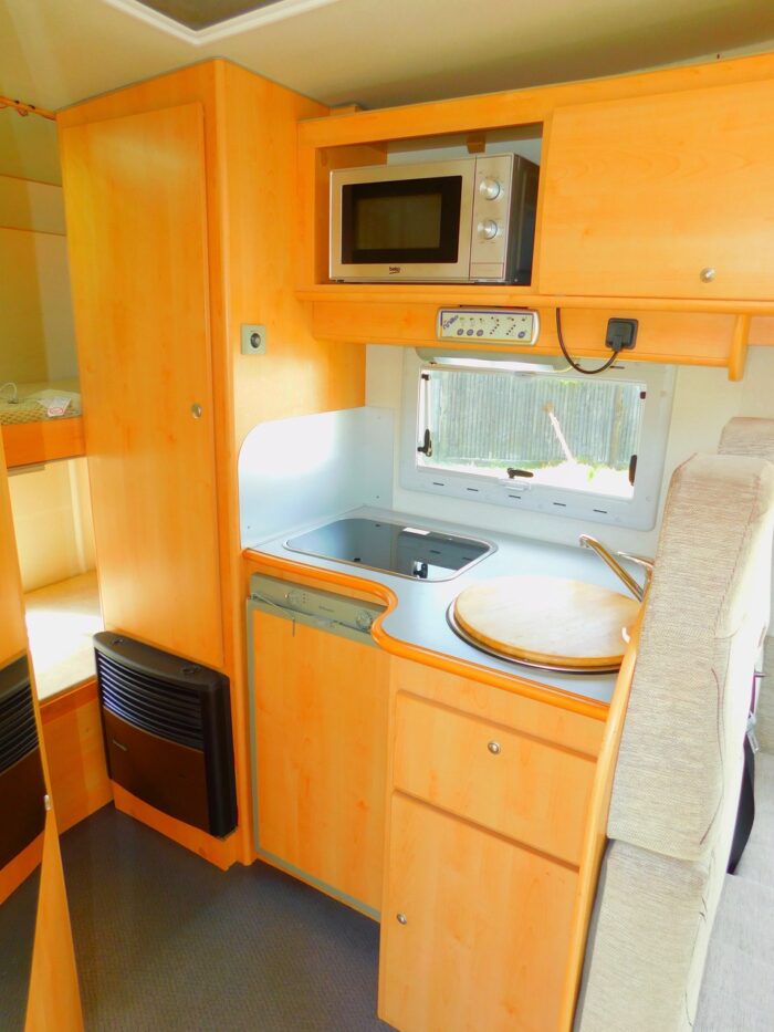Mobilvetta New Life Peugeot Hdi 5 to 6 Berth with Bunk Beds 56 Plate and low Mileage. Superb Condition Throughout. A Super Motorhome with 4 x Seat Belts, Bunk Beds, Overcab Double Bed and a Convertible Dinette Bed. Now Sold - Image 11
