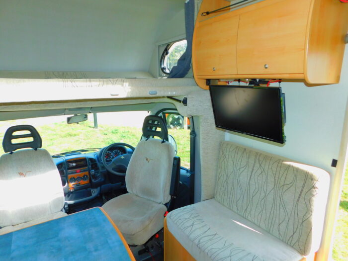 Mobilvetta New Life Peugeot Hdi 5 to 6 Berth with Bunk Beds 56 Plate and low Mileage. Superb Condition Throughout. A Super Motorhome with 4 x Seat Belts, Bunk Beds, Overcab Double Bed and a Convertible Dinette Bed. Now Sold - Image 7
